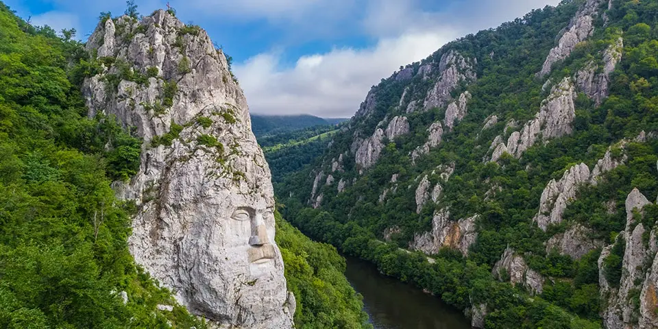 Atractivos turísticos en Caraș-Severin: los lugares más bellos para la maleta de vacaciones