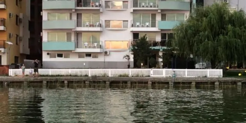 Romantic, foto 2 de 49